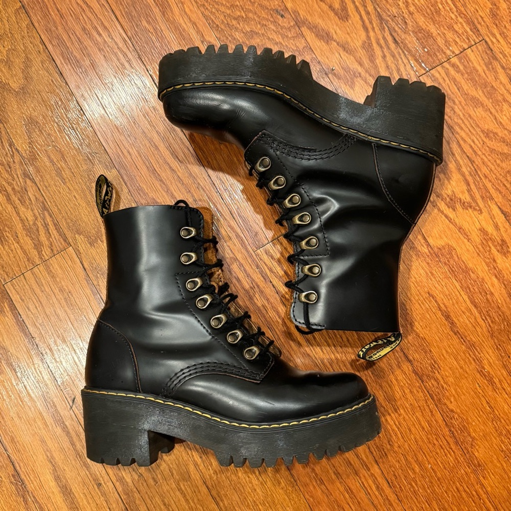SOLD // DR MARTENS Leona Vintage Smooth Leather Heeled Boots